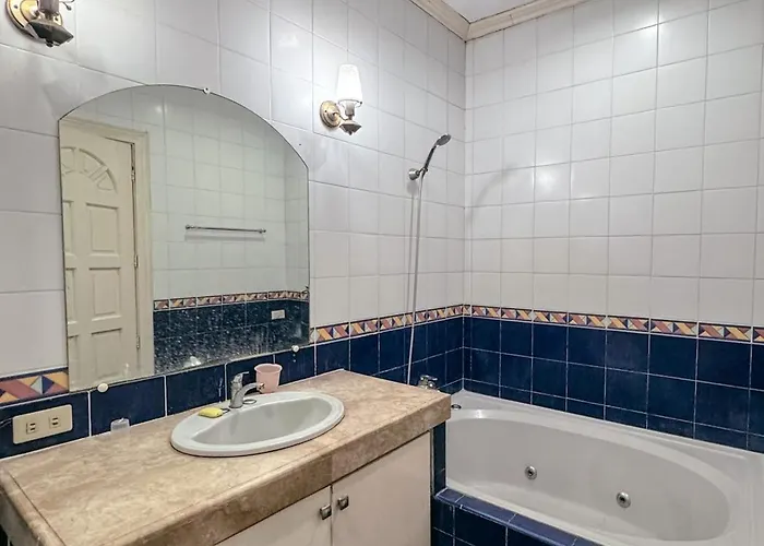 Villa 6-bedroom Duplex With Pool Near Naia Manila